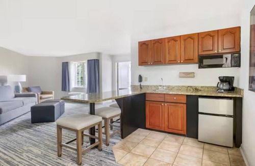 Mishawaka Hotel | Spacious 2BR Suite Near Notre Dame – Perfect for Your ND Game Day Weekend Stays