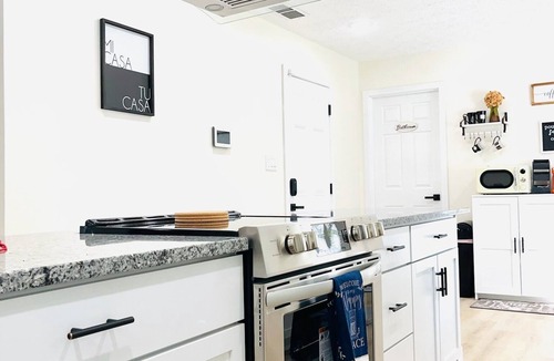 Indianapolis House | Spacious 3 bed 2.5 half bath cozy modern home in established neighborhood!