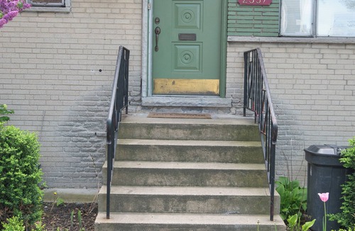 West Ridge House | Spacious 3 Bedroom 1 Bathroom Rogers Park Town House Budget-Friendly