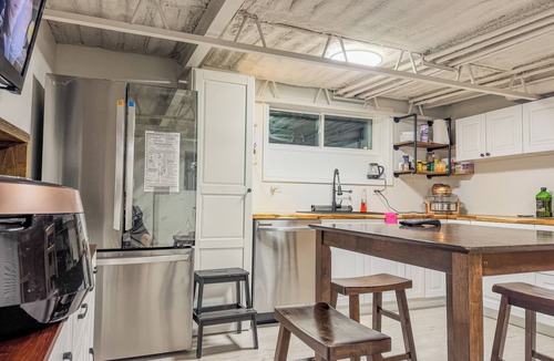 Belmont Cragin Apartment | Spacious 3-bedroom Comfort Urban Chicago loft house
