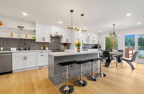 Lakeland South House | Spacious 3B2B Upper unit breathtaking lake views