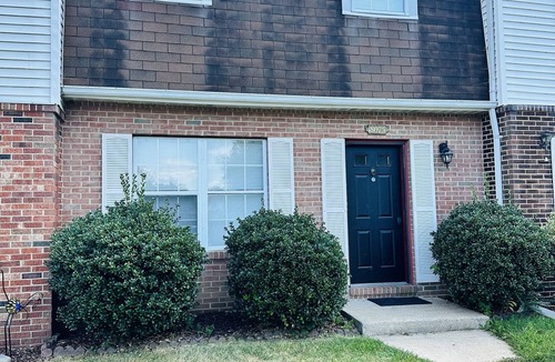 Dumfries House | Spacious 3Bedroom, 2Living Room, Kitchen & Private Backyard