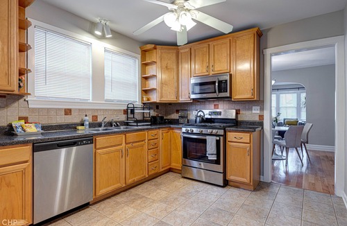 Jefferson Park House | Spacious 3BR Duplex for Groups-Near Airport & Downtown-Cozy & Quiet