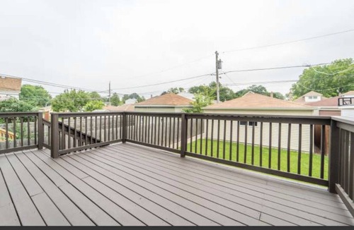 Jefferson Park House | Spacious 3BR Duplex for Groups-Near Airport & Downtown-Cozy & Quiet