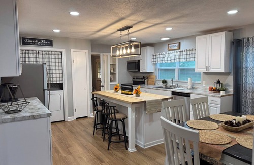 Knoxville House | Spacious 3BR Furnished Home Near UT & Hospitals - No Cleaning Fee