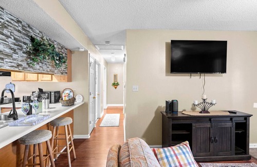 Brighton House | Spacious 3BR Home 10 Min to Downtown Big Yard