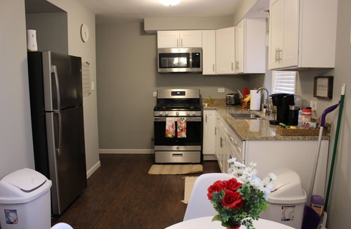Hermosa Apartment | Spacious 3BR Home w Parking. Perfect for Families & Longer Stays