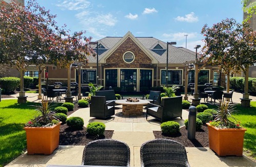 Indianapolis Apartment | Spacious 3BR Suite | Hot Breakfast & Social Hour