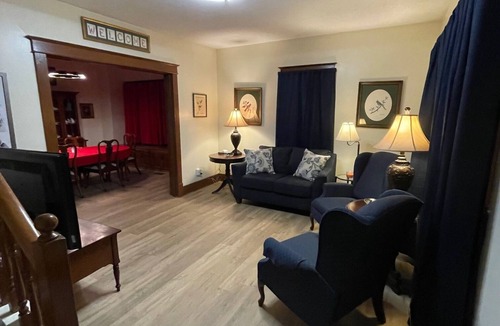 Shepherdsville House | Spacious 4-bedroom house in fantastic Shepherdsville with AC
