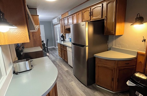 Bluewell House | Spacious 4-bedroom house in Bluefield 6 miles from Pocahontas Trailhead.