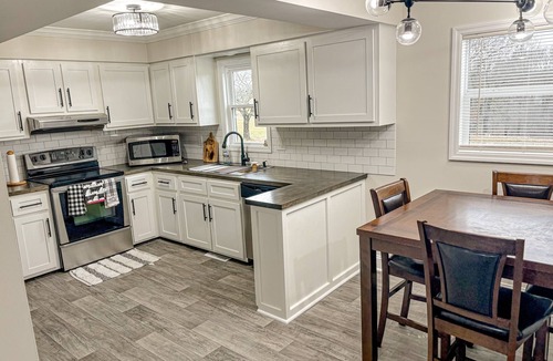Dabolt House | Spacious 4-bedroom house in serene Daniel Boone National Forest in Annville, KY