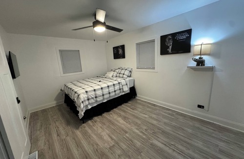 Dolton House | Spacious 4-bedroom house in marvelous Dolton with WiFi, AC