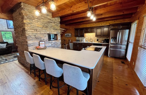Spencer Cabin | Spacious 4B-3B cabin-Stunning Views-Beautiful outdoor areas-By Fall Creek Falls