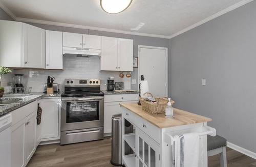 Riverdale House | Spacious 4bdrm/3bth Home- 14 min to Airport