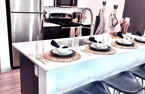 Central Arlington Apartment | Spacious 4BR 4 bath near AT&T Stadium, Globe Life Choctaw Stadium.