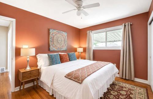 Beech Grove House | Spacious 4BR Near Convention Center-Family Friendly