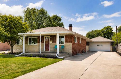Beech Grove House | Spacious 4BR Near Convention Center-Family Friendly