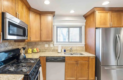 Arlington Heights House | Spacious 4BR Arlington Heights Retreat - Modern & Comfortable