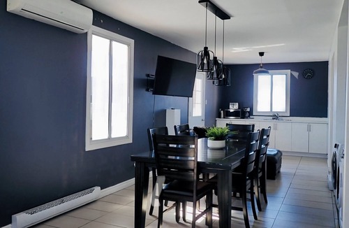 De Lorimier Apartment | Spacious 4BRs/2Baths with private parking and patio!