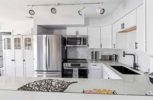 Utica House | Spacious 5 BD Retreat: Sauna, HotTub, Game Room