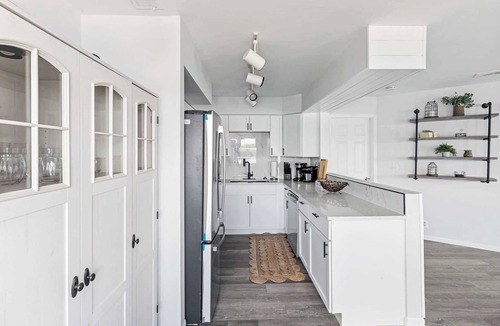 Utica House | Spacious 5 BD Retreat: Sauna, HotTub, Game Room
