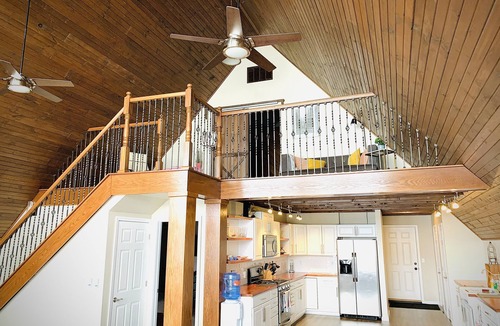 Norway House | Spacious 5 bdr Lake Shafer house with breathtaking view