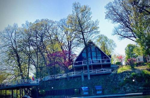 Norway House | Spacious 5 bdr Lake Shafer house with breathtaking view