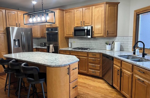 Des Plaines House | Spacious 5-bedroom house in Des Plaines, convenient to everything