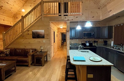 Fairview Cabin | Spacious 5-king bedroom cabin with private bathrooms minutes from Asheville.