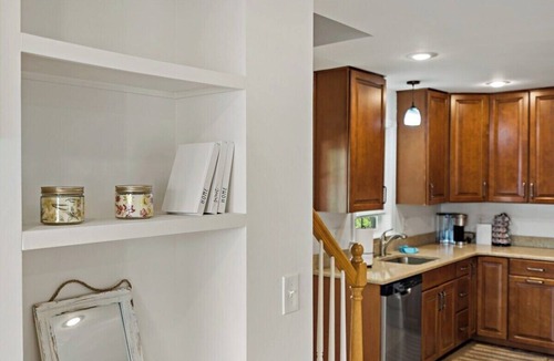 Lake Barcroft House | Spacious 5BR Falls Church Home Near DC with Fenced Yard