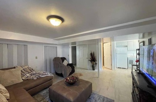White Oak House | Spacious 5BR for 15 | Pet-Friendly Near DC
