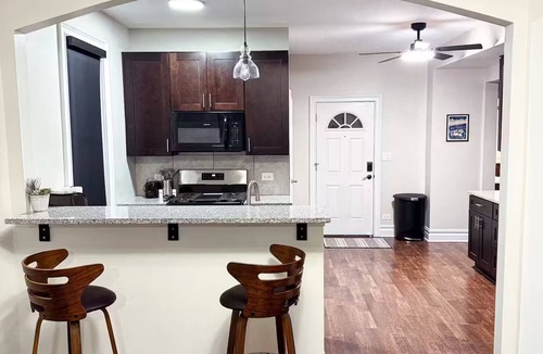 Blue Island House | Spacious 6 bed 2 bath suburban escape 20 min from downtown Chicago