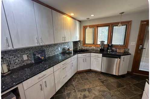 Bronston House | Spacious 6-bedroom house in welcoming Bronston, minutes to Lake Cumberland