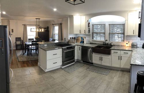 Beechmont House | Spacious 6BR, 10 bed Derby House. Walk to the track.