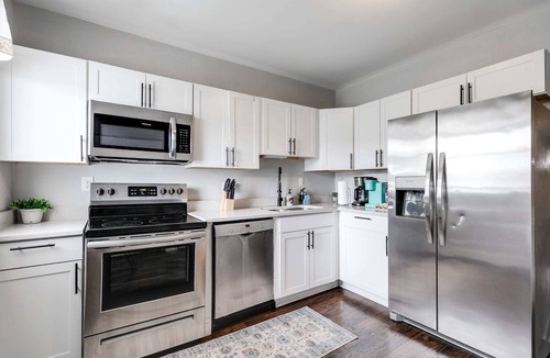 Richmond House | Spacious 6BR Family Sleeps Groups Parking