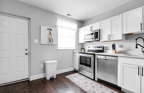 Richmond House | Spacious 6BR Family Sleeps Groups Parking