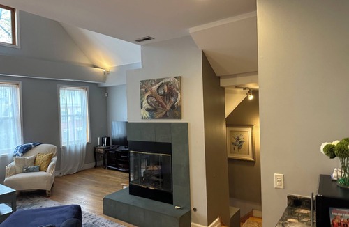 Wrightwood Neighbors House | Spacious 7-bedroom house in gorgeous Lincoln Park Chicago with AC
