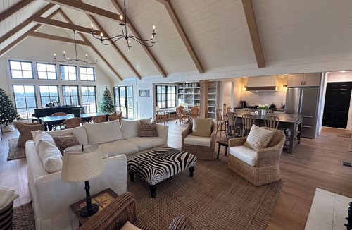 Cookeville House | Spacious and stylish farmhouse in peaceful Sparta, Tennessee