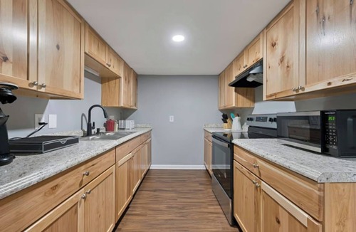 Glasgow House | Spacious Backyard Fireplace Mins from Downtown