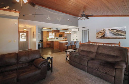 Eddyville Cabin | Spacious Cabin on Lake Barkley