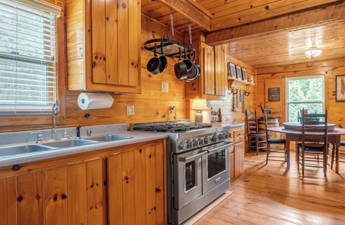 Farmers Cabin | Spacious Cabin Retreat Near Cave Run Lake & Marina