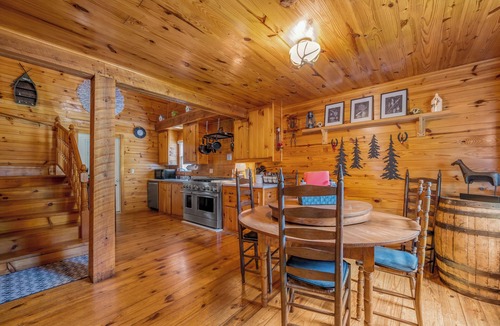 Farmers Cabin | Spacious Cabin Retreat Near Cave Run Lake & Marina