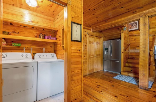 Farmers Cabin | Spacious Cabin Retreat Near Cave Run Lake & Marina
