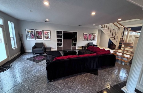 Malbis House | Spacious Coastal Getaway Pools & Golf Access