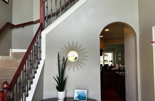 Menomonee Falls House | SPACIOUS COMFORT outside Milwaukee. 3 story 5 bdr.Only 15 min from downtown.