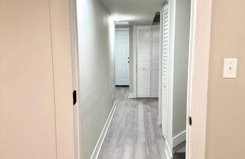 East Garfield Park Apartment | Spacious Contemporary 3bd/2ba Duplex Down in Chicago 8 Mins from Downtown 1F