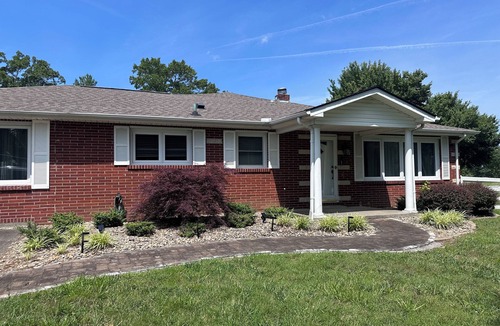Pine Knot House | Spacious Country Home - uniquely located for great family fun