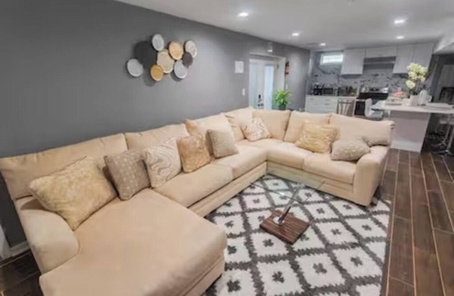 Montpelier Bed & Breakfast | Spacious, Cozy & private 3BR Apartment Suite Near DC - Private Entrance