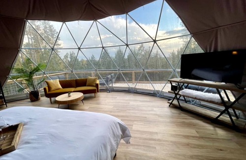 Cadiz Cabin | Spacious Dome with Lofted Interior and Furnished Deck in Kentucky