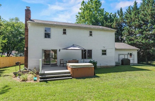 Parole House | Spacious Edgewater Home Deck & Sleeps 8